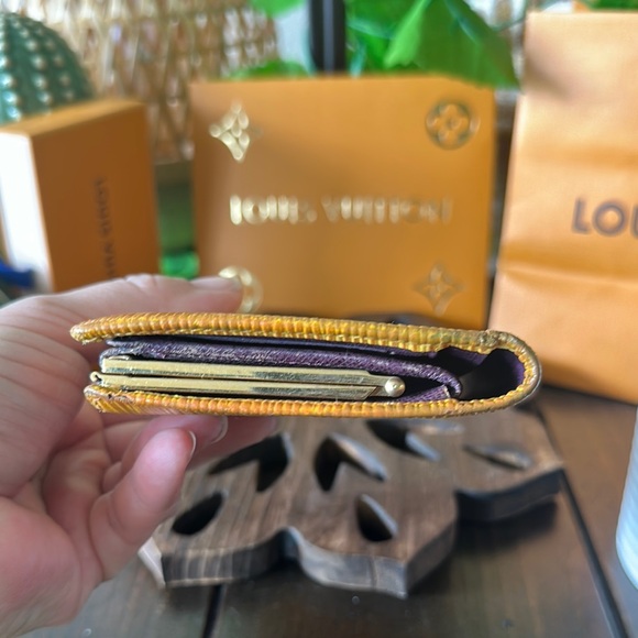Louis Vuitton Epi Kisslock Long Yellow Gold Wallet - Picture 11 of 12